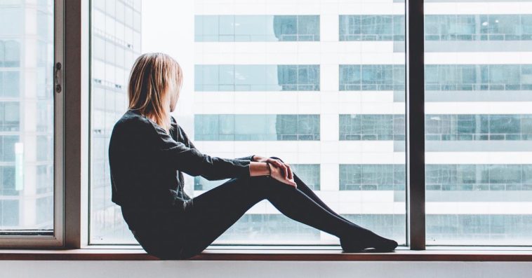 kobieta smutna bank millennium