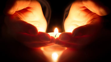 adam schlesinger nie żyje koronawirus