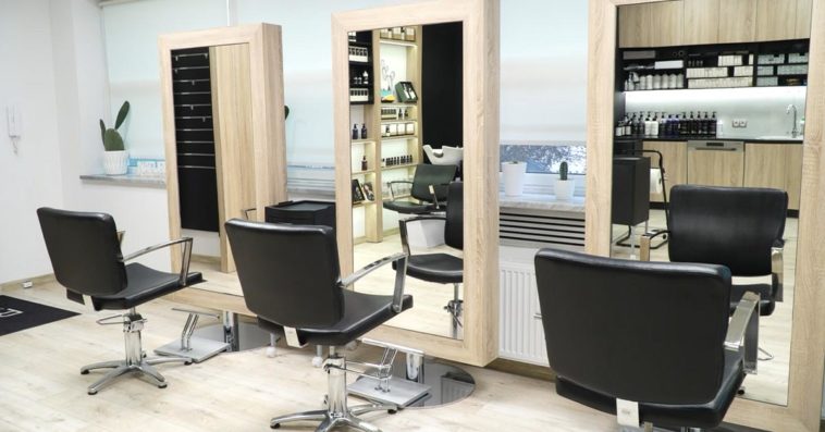 fryzjerzy podczas koronawirusa