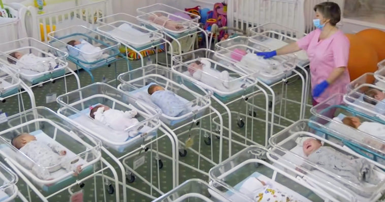 noworodki z ukrainy surogatki setki dzieci epidemia
