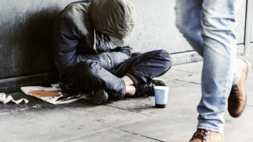 gigantyczna dziura w budżecie deficyt sektora stan kasy państwa minister finansów kościński