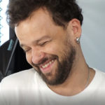 michał piróg włosy lockdown koronawirus prostowanie włosów