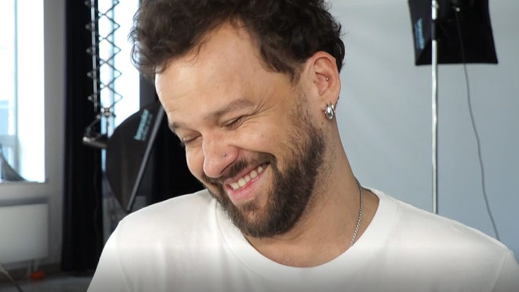 michał piróg włosy lockdown koronawirus prostowanie włosów