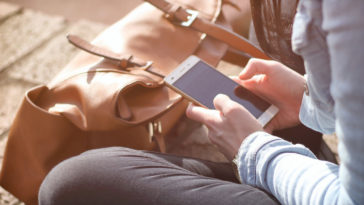 statystyczny polak smartfony telefony komórkowe ekrany wzrok szkodliwość uke