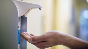 dozowniki na płyn do dezynfekcji jakie higiena zalety