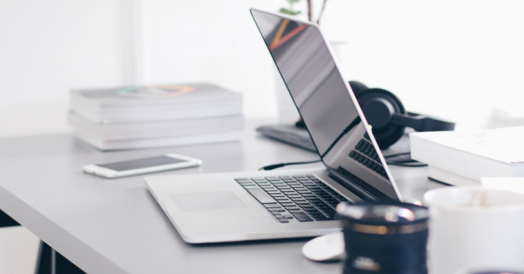 jak dobrze zaplanować aranżację biura wnętrze biurko krzesła