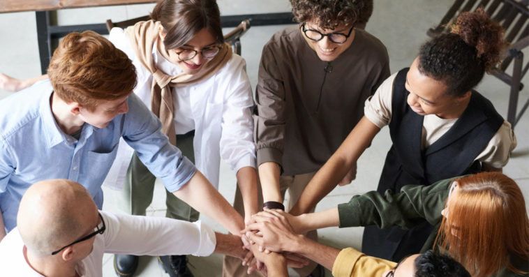 stop rasizmowi w pracy nietolerancja kolor skóry religia