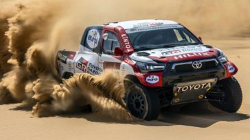 dakar 2021 toyota hilux land cruiser pustynia rajd