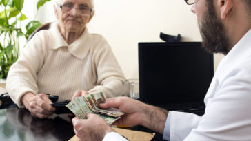 emerytura honorowa 2021 wniosek dla kogo 90 latek stulatek