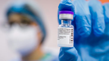 pfizer czy moderna kiedy druga dawka skuteczność opinie objawy pfizer czy moderna