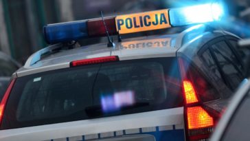 suwałki wyrzucił babcię z balkonu film nagranie wnuczek