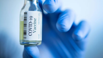 zaświadczenie o szczepieniu czego nie wolno robić po przyjęciu szczepionki eksperci alarmują pfizer comirnaty astrazeneca moderna