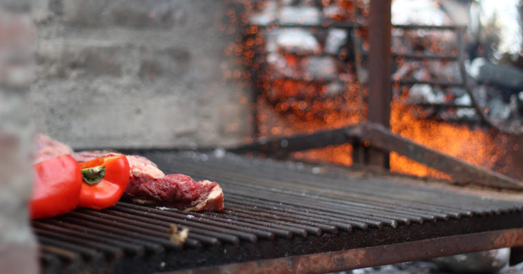 płyta grillowa z żeliwa grill majówka mięso na grilla potrawy