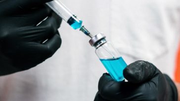 pfizer czy moderna szczepionka covid skuteczność opinie