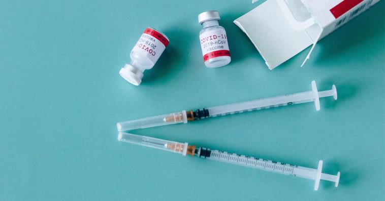 przywileje dla zaszczepionych na covid w polsce gov na koronawirusa