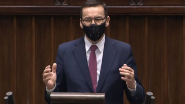 paszporty covidowe koronawirus turystyka morawiecki dworczyk