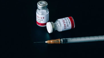 skuteczność szczepionek przeciw COVID-19 pfizer moderna astra zeneca skuteczność opinie