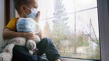 śmierć 5-latek covid-19 bezobjawowe zakażenie choroby współistniejące