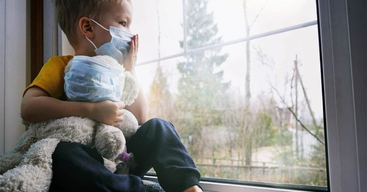 śmierć 5-latek covid-19 bezobjawowe zakażenie choroby współistniejące