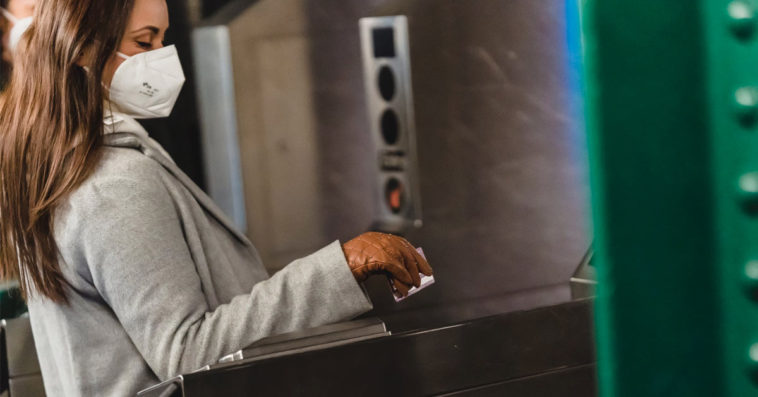 przepustka covid metro autobus komunikacja wejście