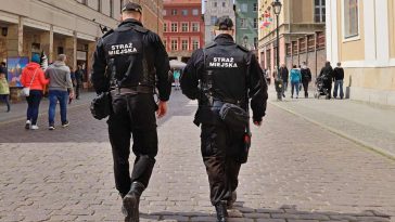 strażnicy covid służby patrol koronawirus lockdown jesień