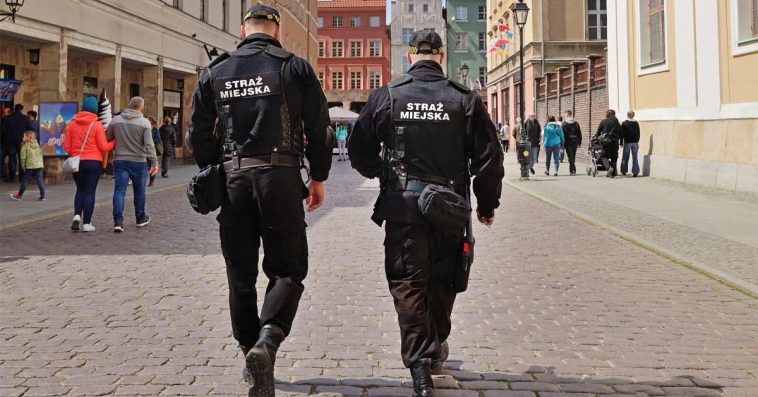 strażnicy covid służby patrol koronawirus lockdown jesień