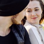 pierwsza rozmowa jak zacząć randka spotkanie z chłopakiem z dziewczyną