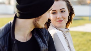 pierwsza rozmowa jak zacząć randka spotkanie z chłopakiem z dziewczyną