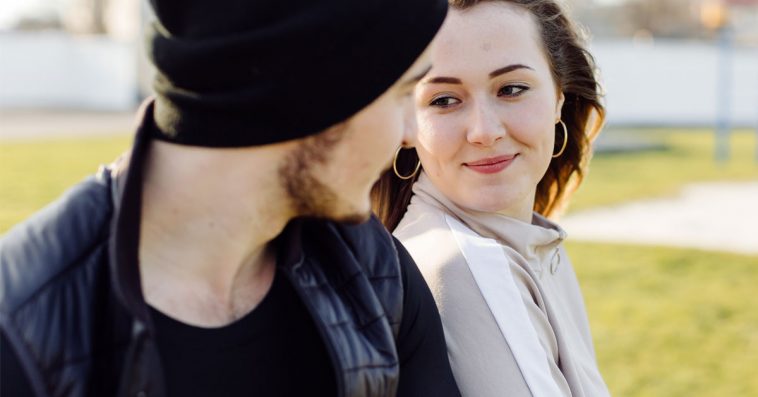 pierwsza rozmowa jak zacząć randka spotkanie z chłopakiem z dziewczyną