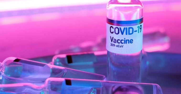 trzecia dawka szczepionki pfizera skutki uboczne pfizer moderna astrazeneca badania szczepienia