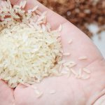 woda po ryżu na włosy na twarz właściwości zastosowanie