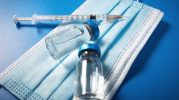 astrazeneca trzecia dawka przypominająca pominięci