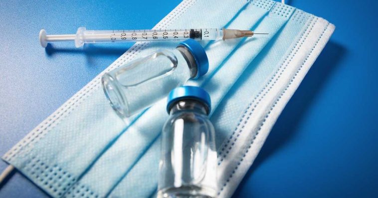 astrazeneca trzecia dawka przypominająca pominięci