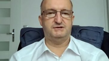 piotr wawrzyk spodnie wiceminister wpadka