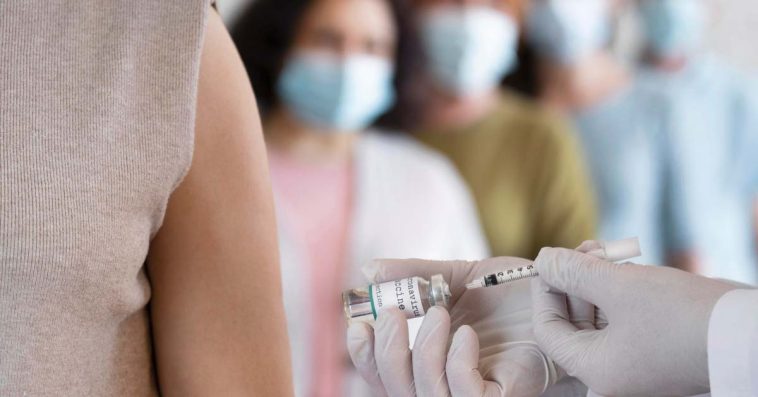 francja macron szczepienia covid