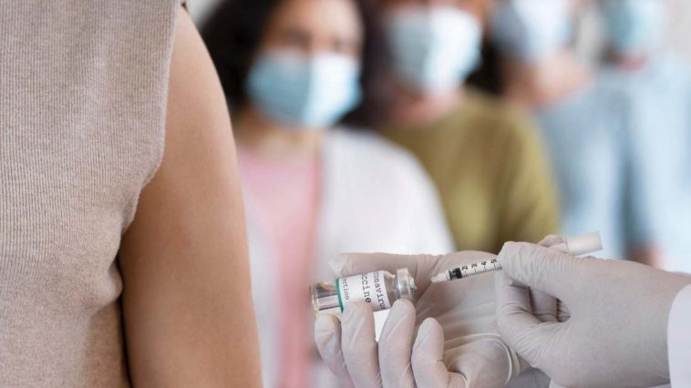 francja macron szczepienia covid