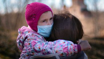 omikron krup kaszel u dzieci objawy