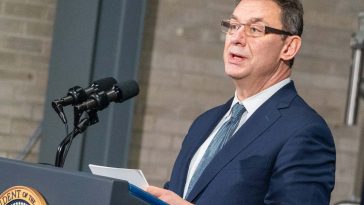 pfizer albert bourla prognoza