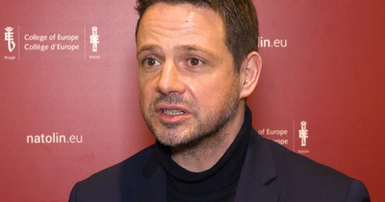 trzaskowski pensja podwyżka 20 stycznia sesja rady