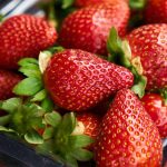 jak myć truskawki opłukanie nie wystarczy