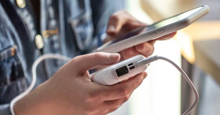 power bank z logo firmy