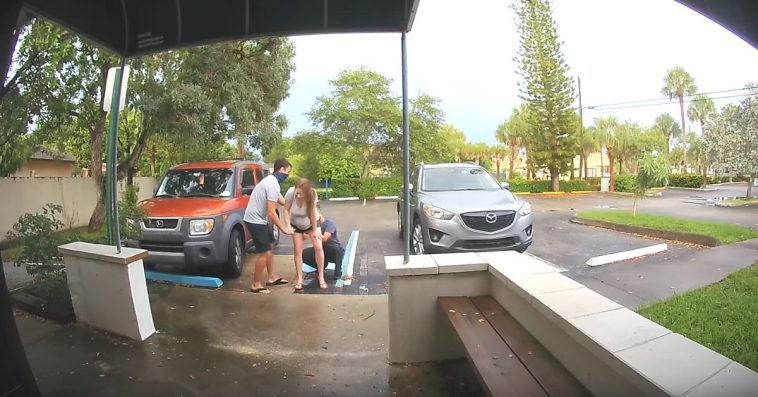 urodziła na parkingu przed szpitalem kobieta poród