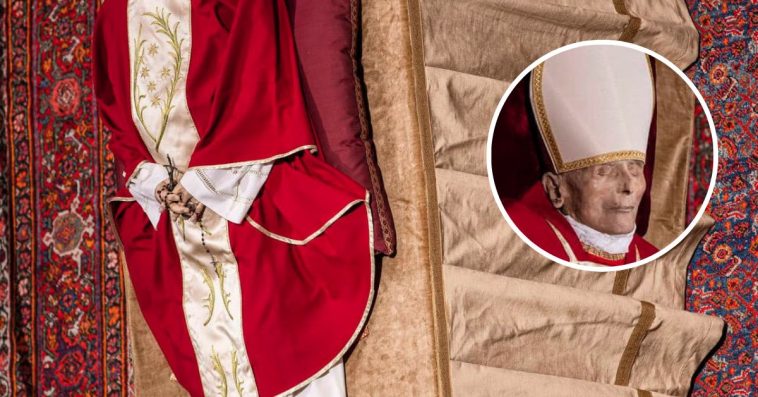 ciało papieża balsamacja