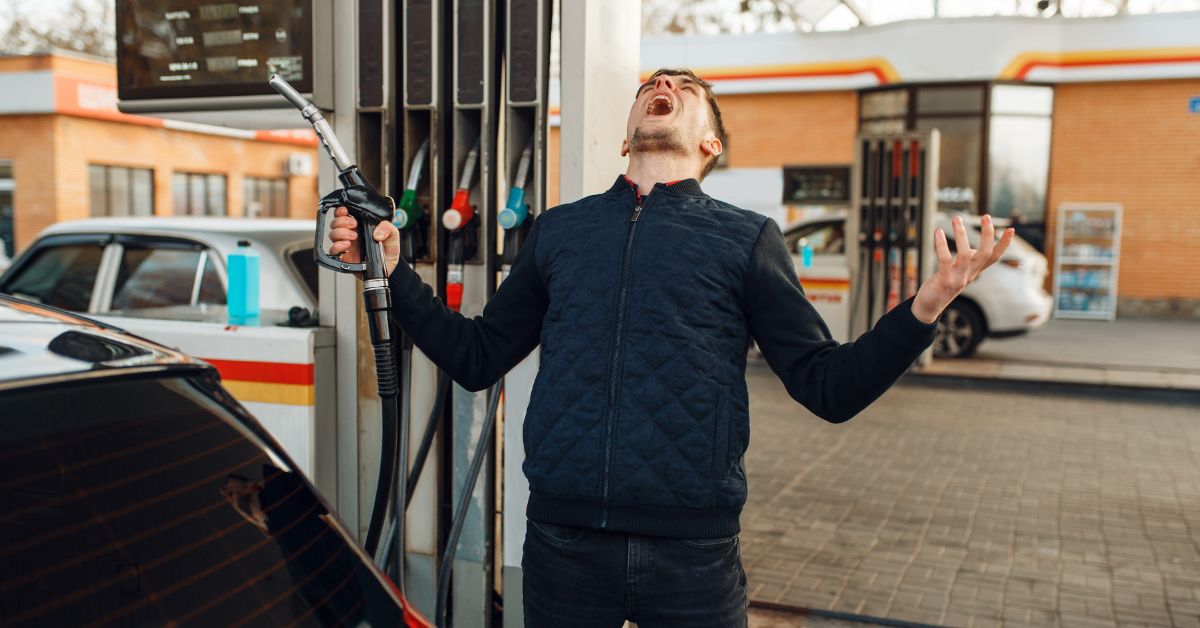 200 zł oszczędności na paliwie co miesiąc. Kierowca zdradził pięć skutecznych trików