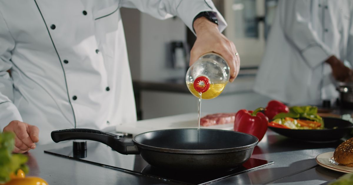 Na tym oleju bezwzględnie nie wolno smażyć! To proszenie się o chorobę