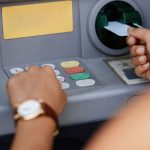 bankomat wypłacił uszkodzony banknot