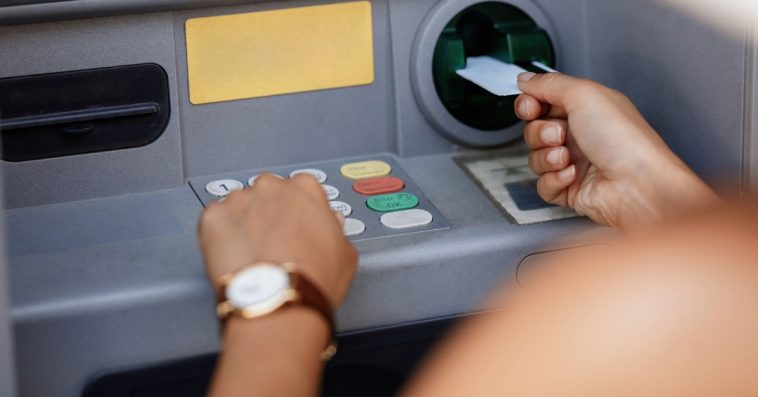 bankomat wypłacił uszkodzony banknot