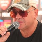 ile owsiak zarabia na wosp zarobki owsiaka