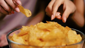 śmierć po zjedzeniu chipsów