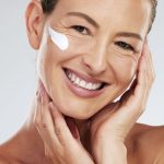 jak sobie poradzić ze zmarszczkami pod oczami i na czole